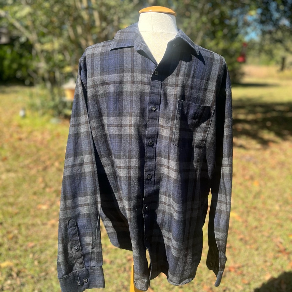 Men’s VanHeusen Classic Fit plaid sleeve dress shirt Size L 16-16.5 CBM0001)